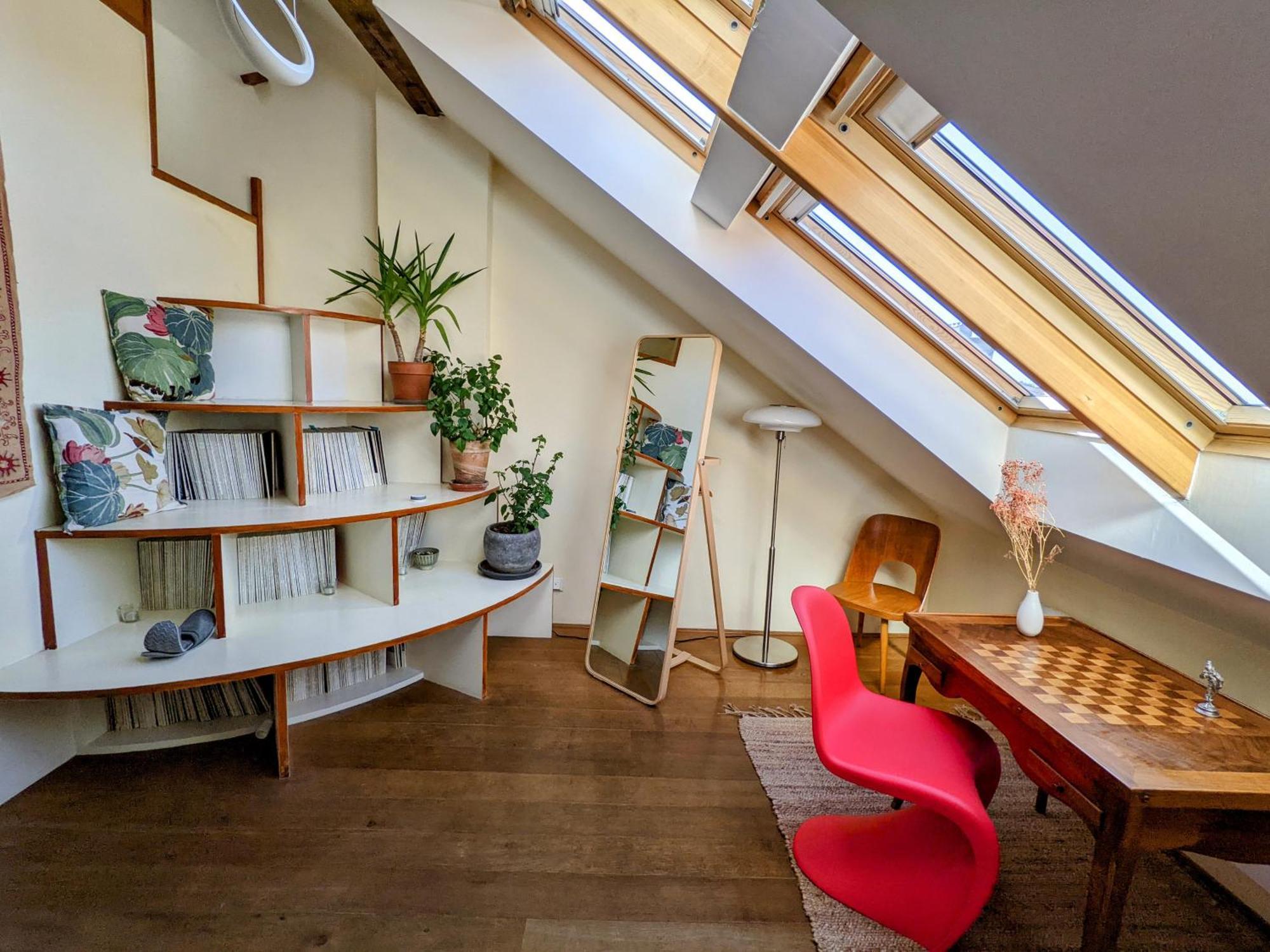 Guestrooms, Rooftop With Garden, Spacious Living Room, Character And Fireplace Prag