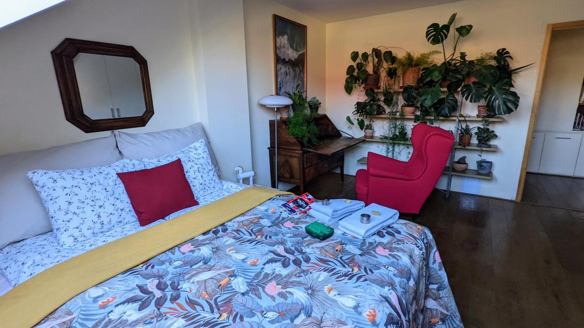 Guestrooms, Rooftop With Garden, Spacious Living Room, Character And Fireplace * Prag