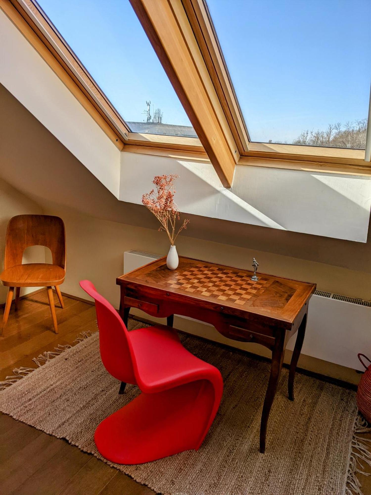 Guestrooms, Rooftop With Garden, Spacious Living Room, Character And Fireplace * Prag