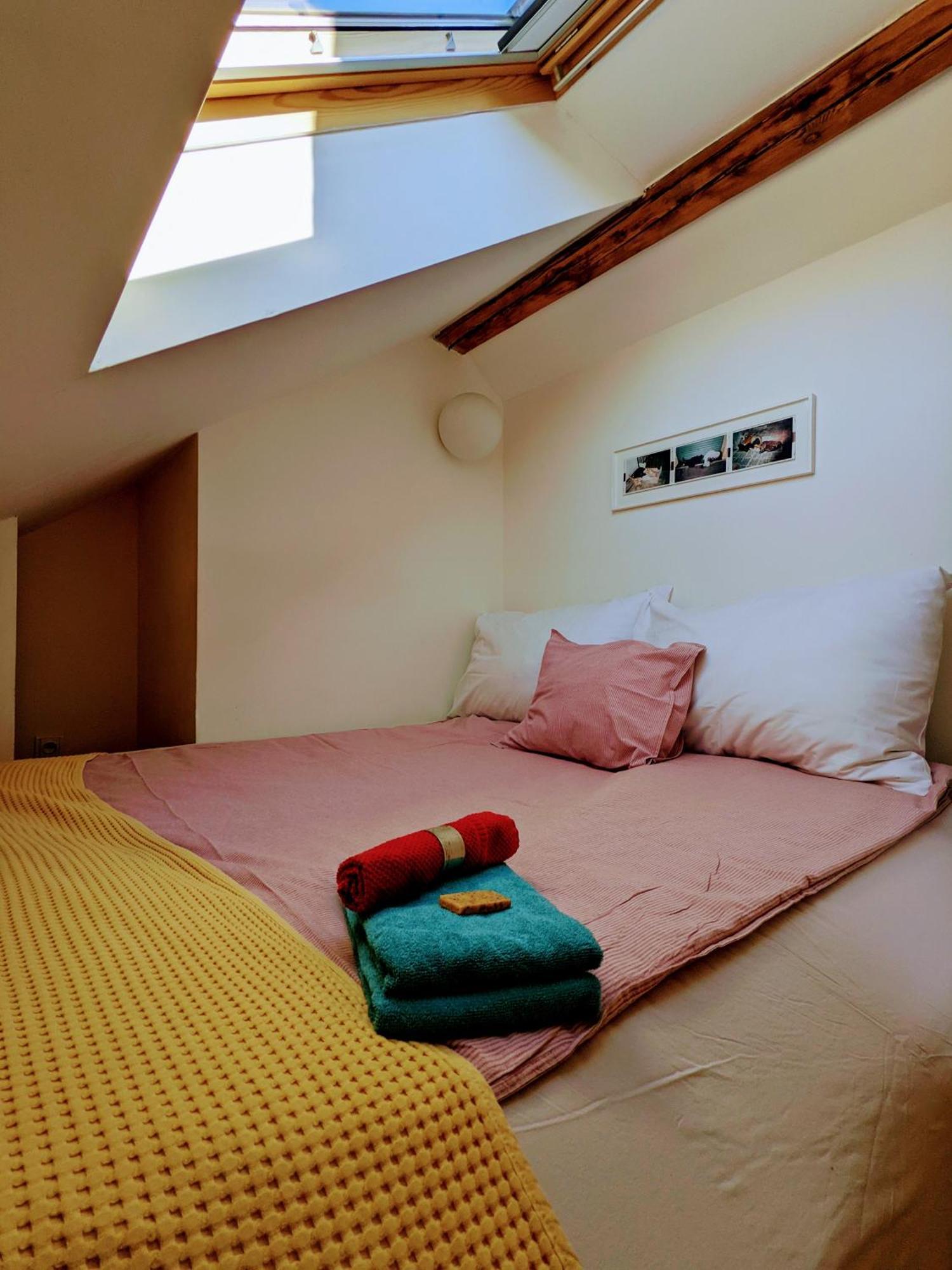 Guestrooms, Rooftop With Garden, Spacious Living Room, Character And Fireplace Prag