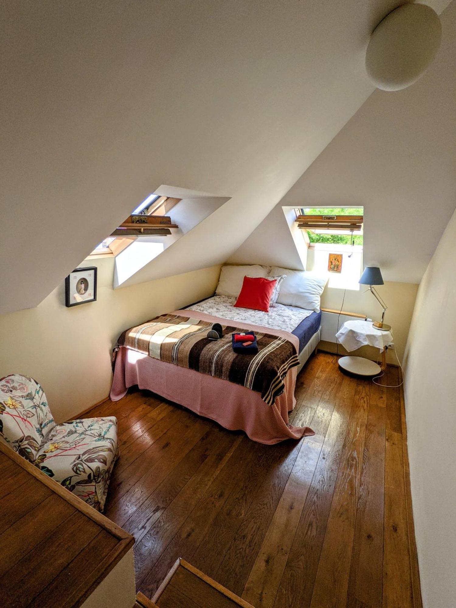 Gæstehus Guestrooms, Rooftop With Garden, Spacious Living Room, Character And Fireplace Prag