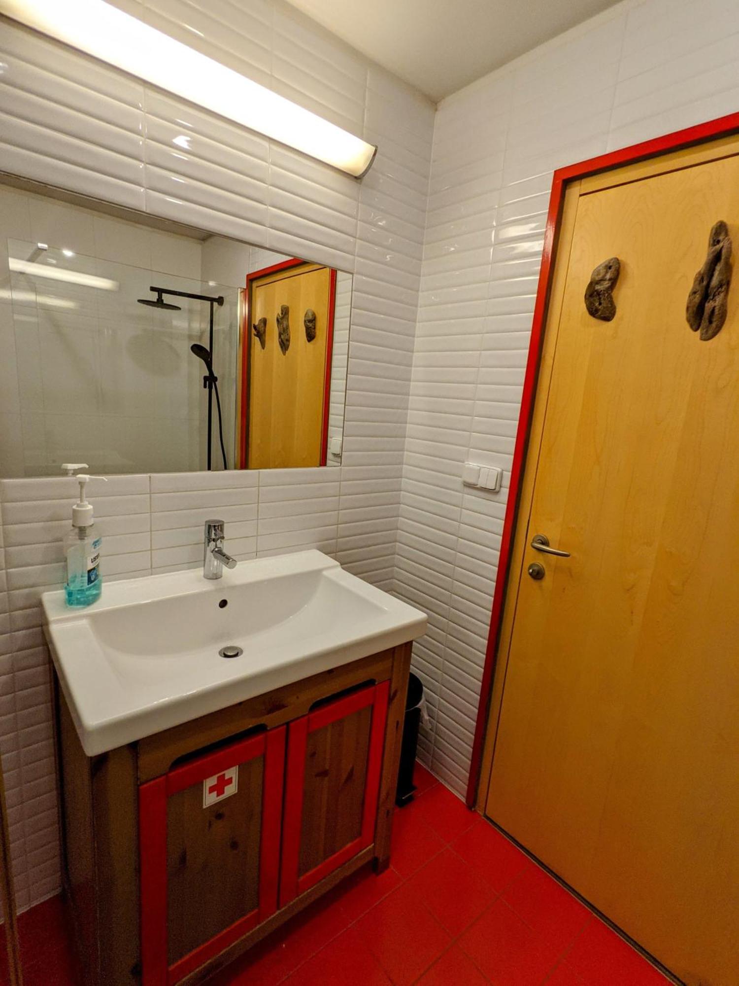Guestrooms, Rooftop With Garden, Spacious Living Room, Character And Fireplace * Prag