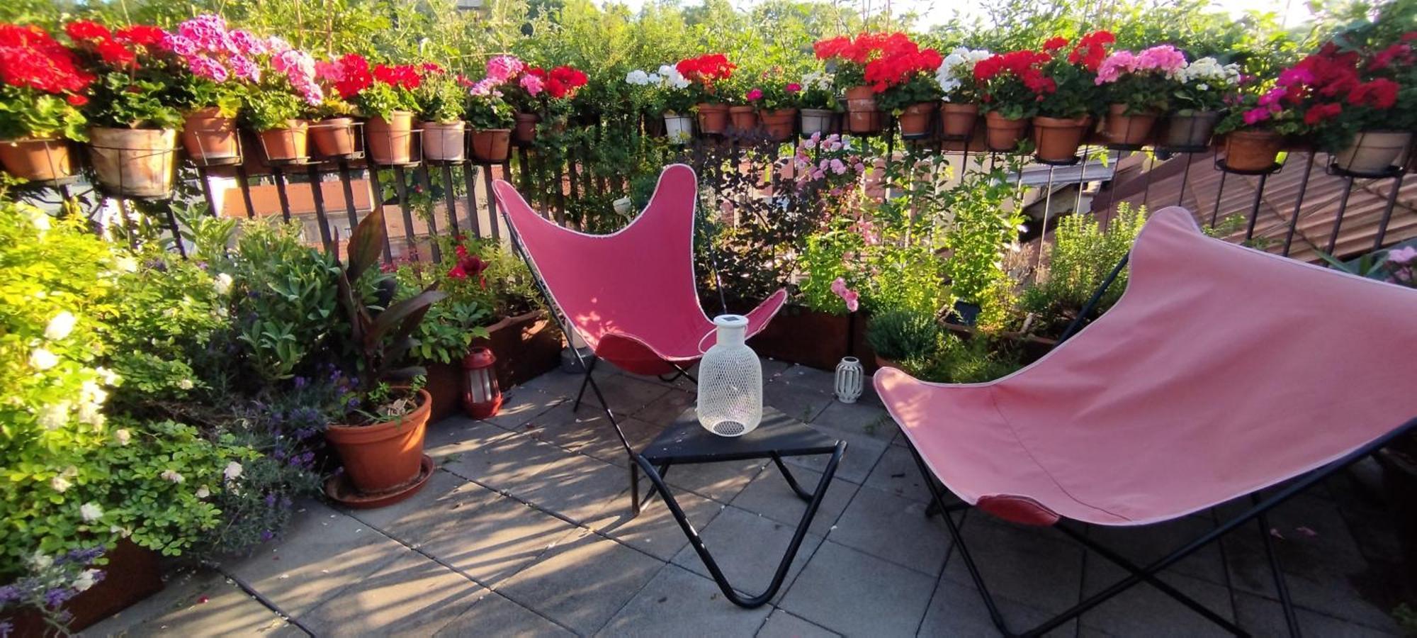 Guestrooms, Rooftop With Garden, Spacious Living Room, Character And Fireplace Gæstehus Prag