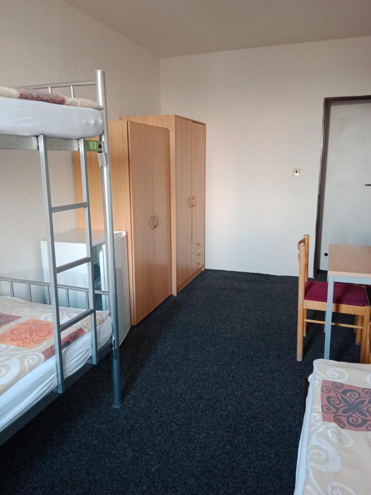 Vandrarhem Tvm Tower Modrany Prag