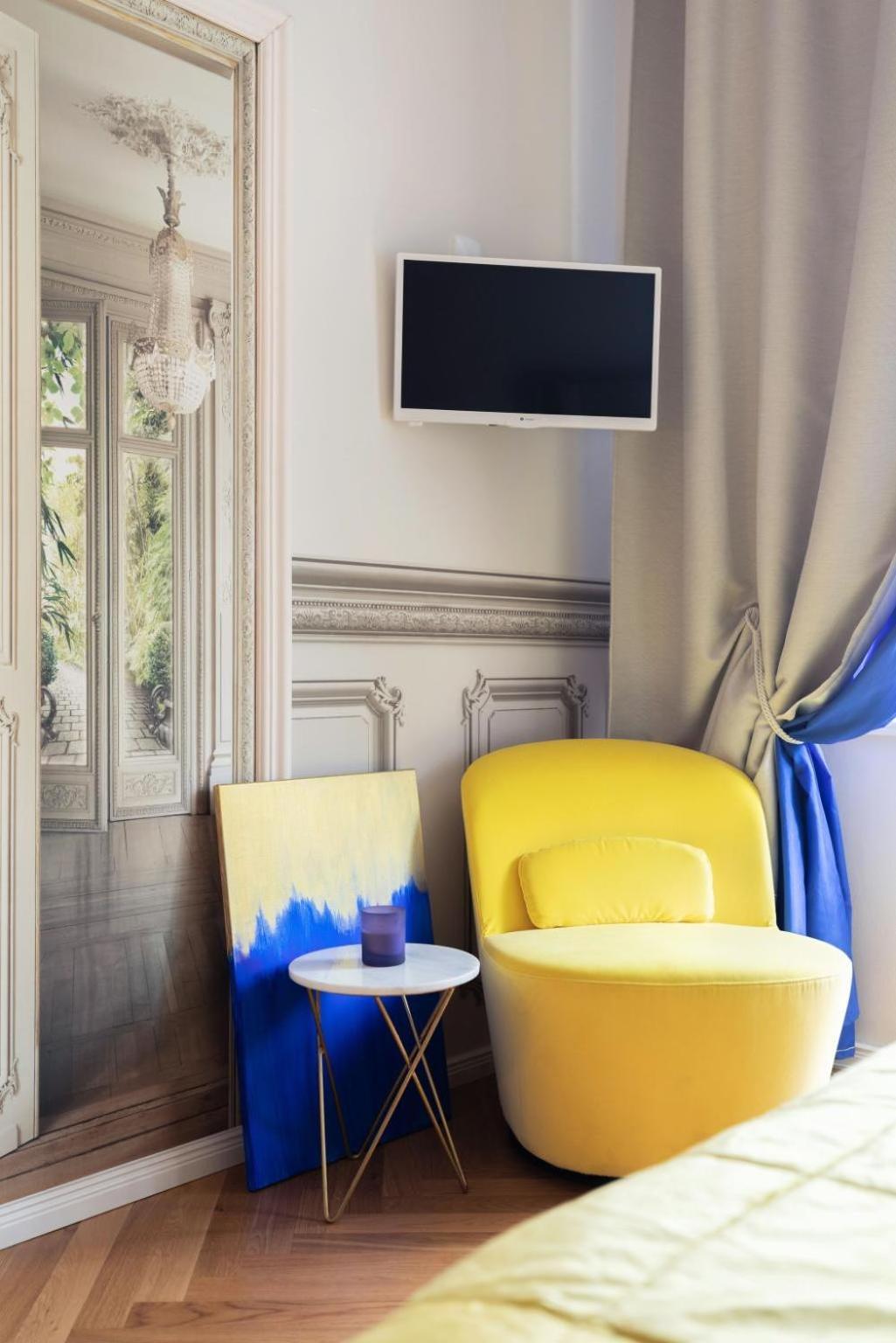 Days - Sunny Riverside With Terraces Apartment Prag