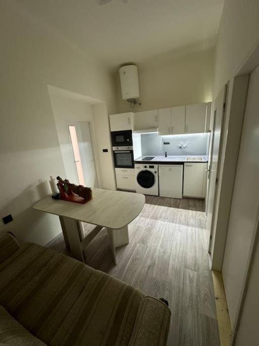 Lejlighed Apartmen-квартира Prag