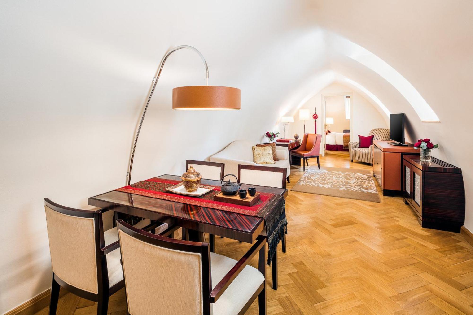 Mandarin Oriental, Hotell