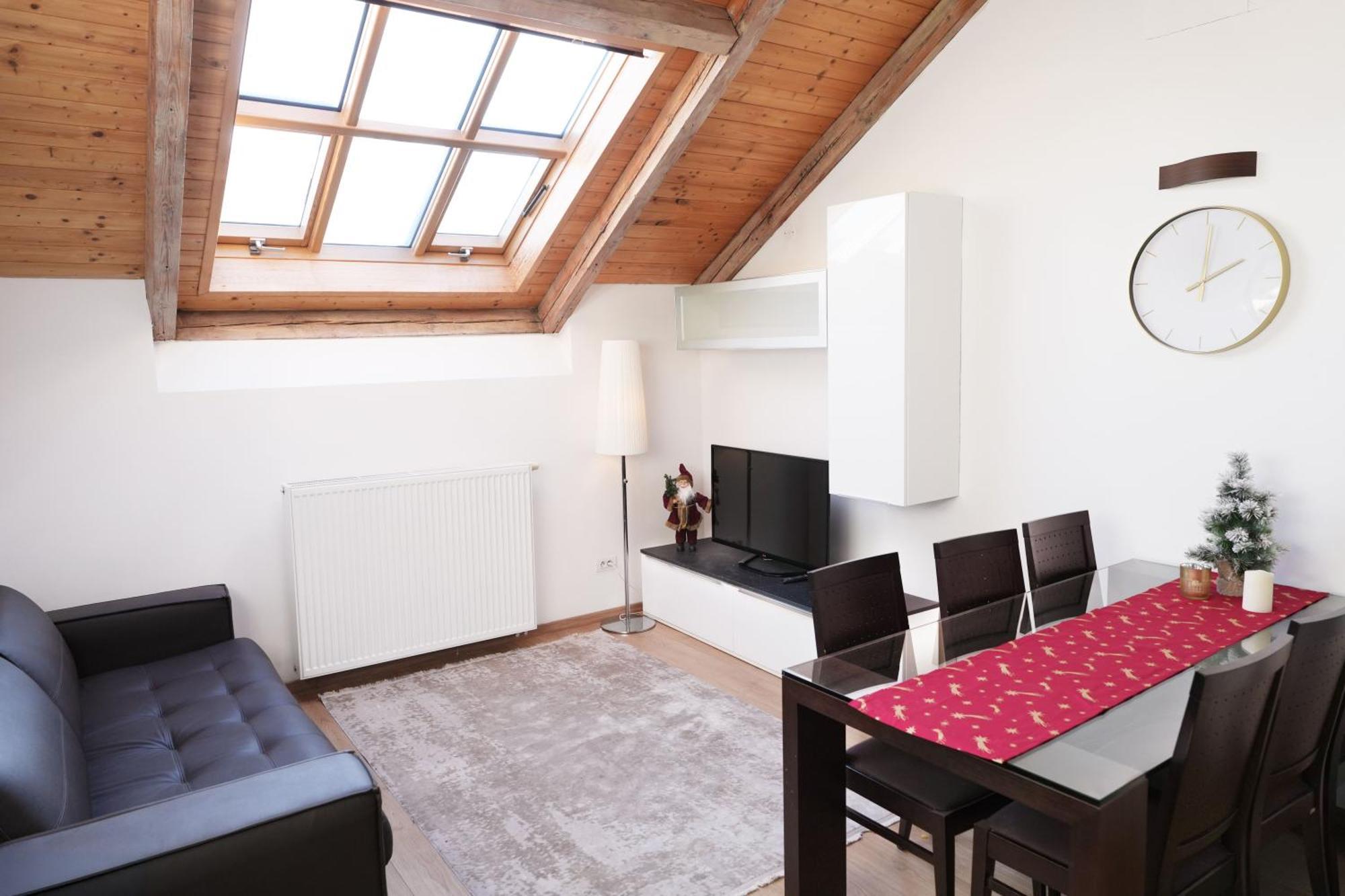 Riverside Palace Apartment *