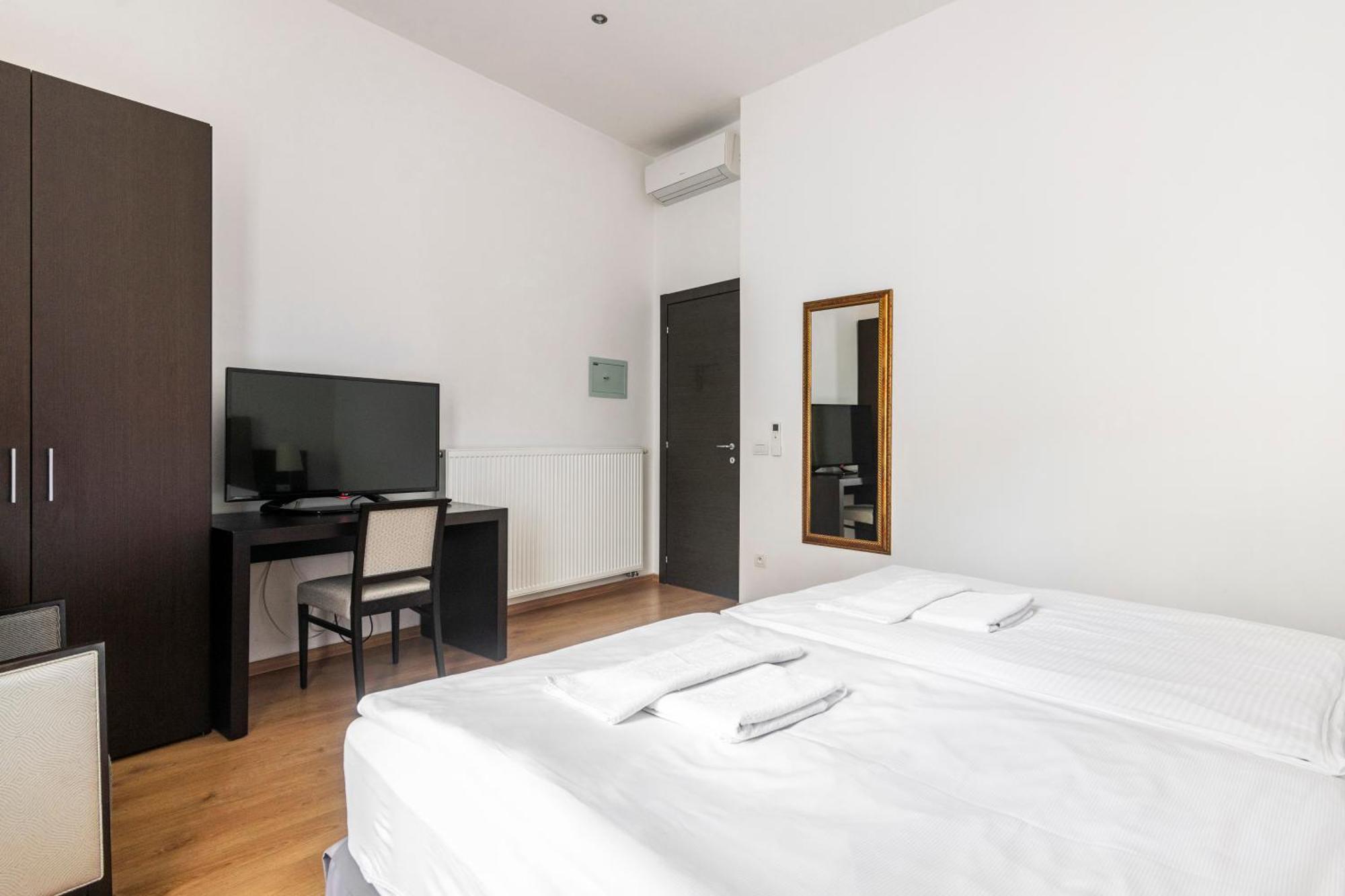 Riverside Palace Apartment *