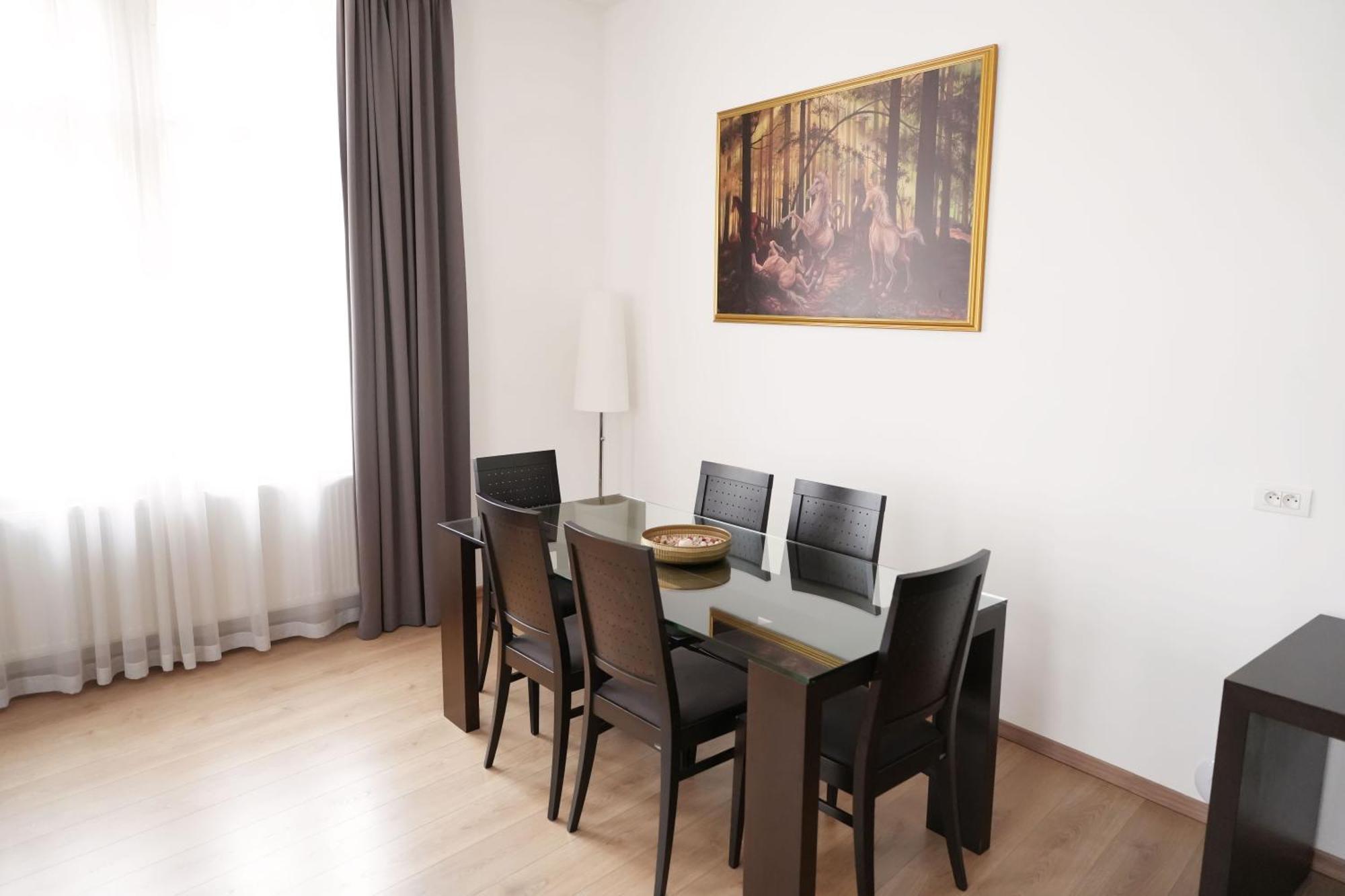 Riverside Palace Apartment *