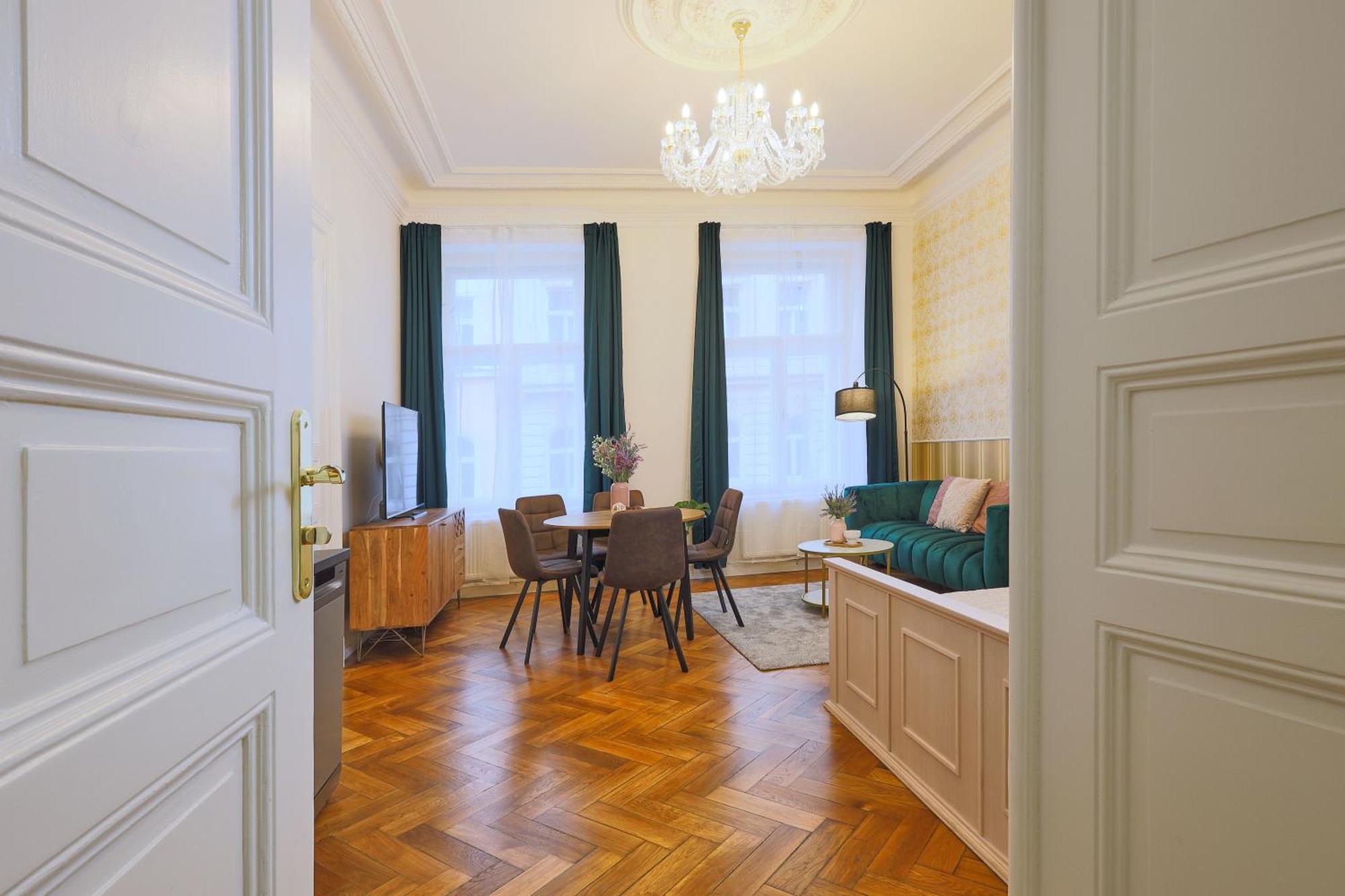 National Theatre Elegance Aparthotel *
