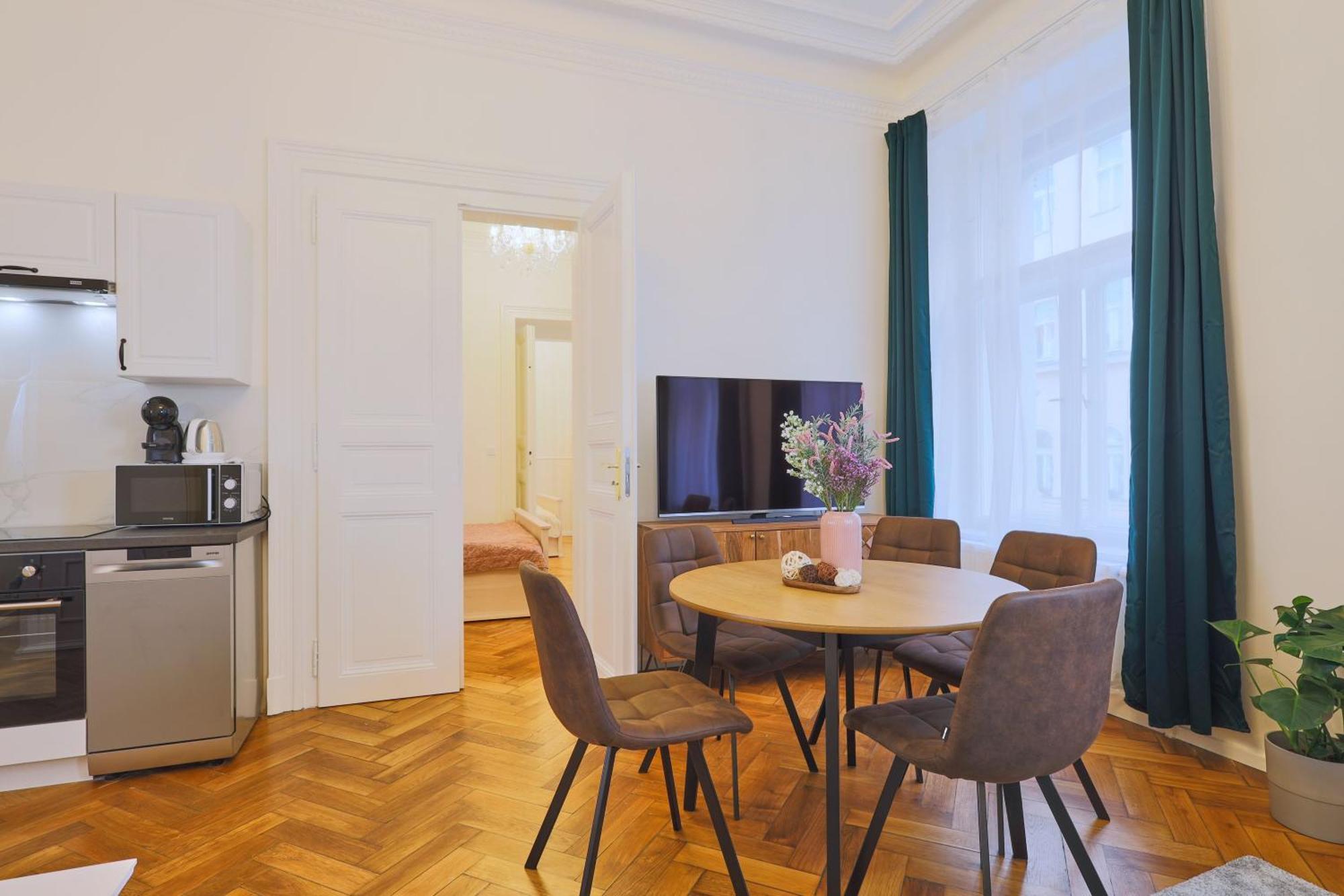 National Theatre Elegance Aparthotel *