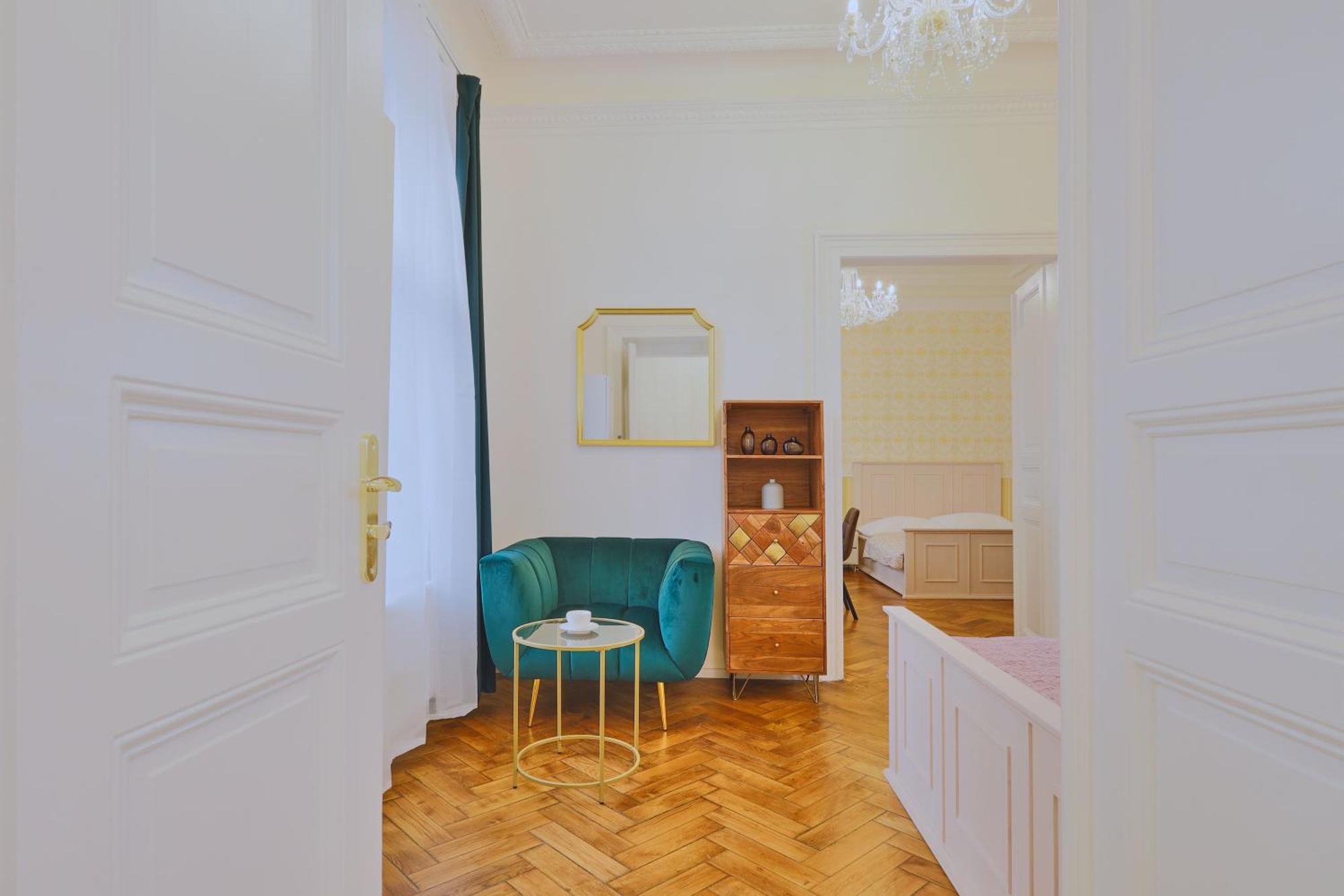 National Theatre Elegance Aparthotel