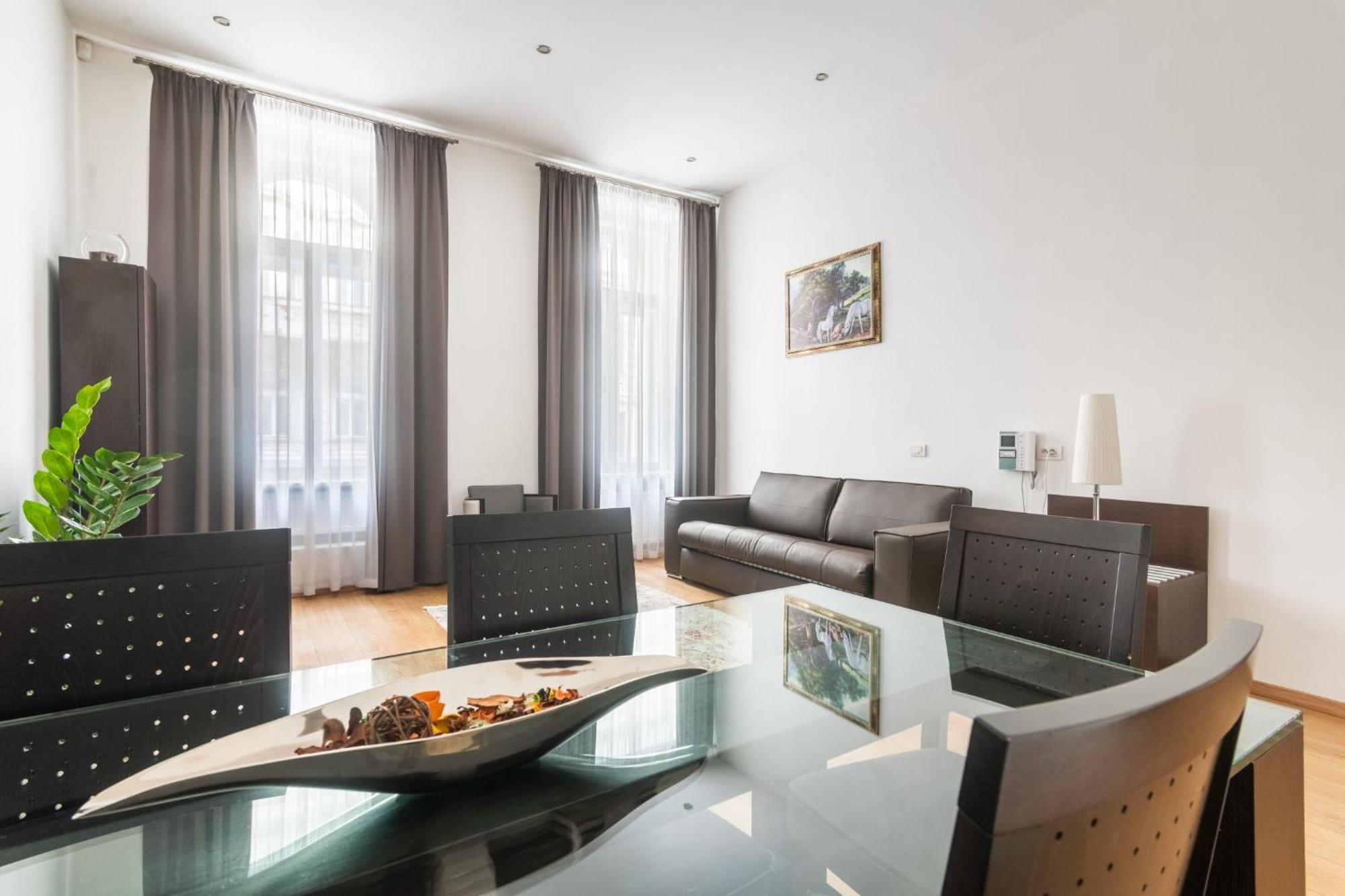 Riverside Palace Apartment *