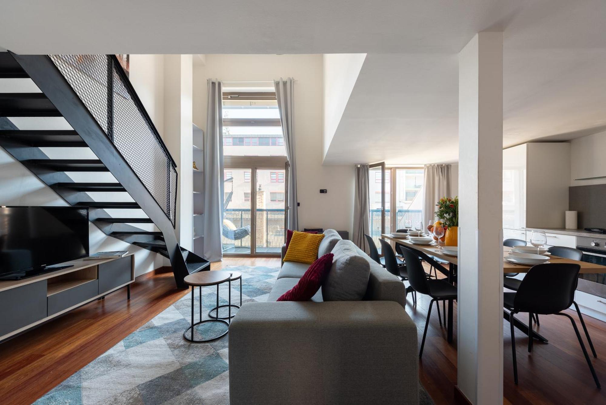 Spacious Near Karlin Square Prag