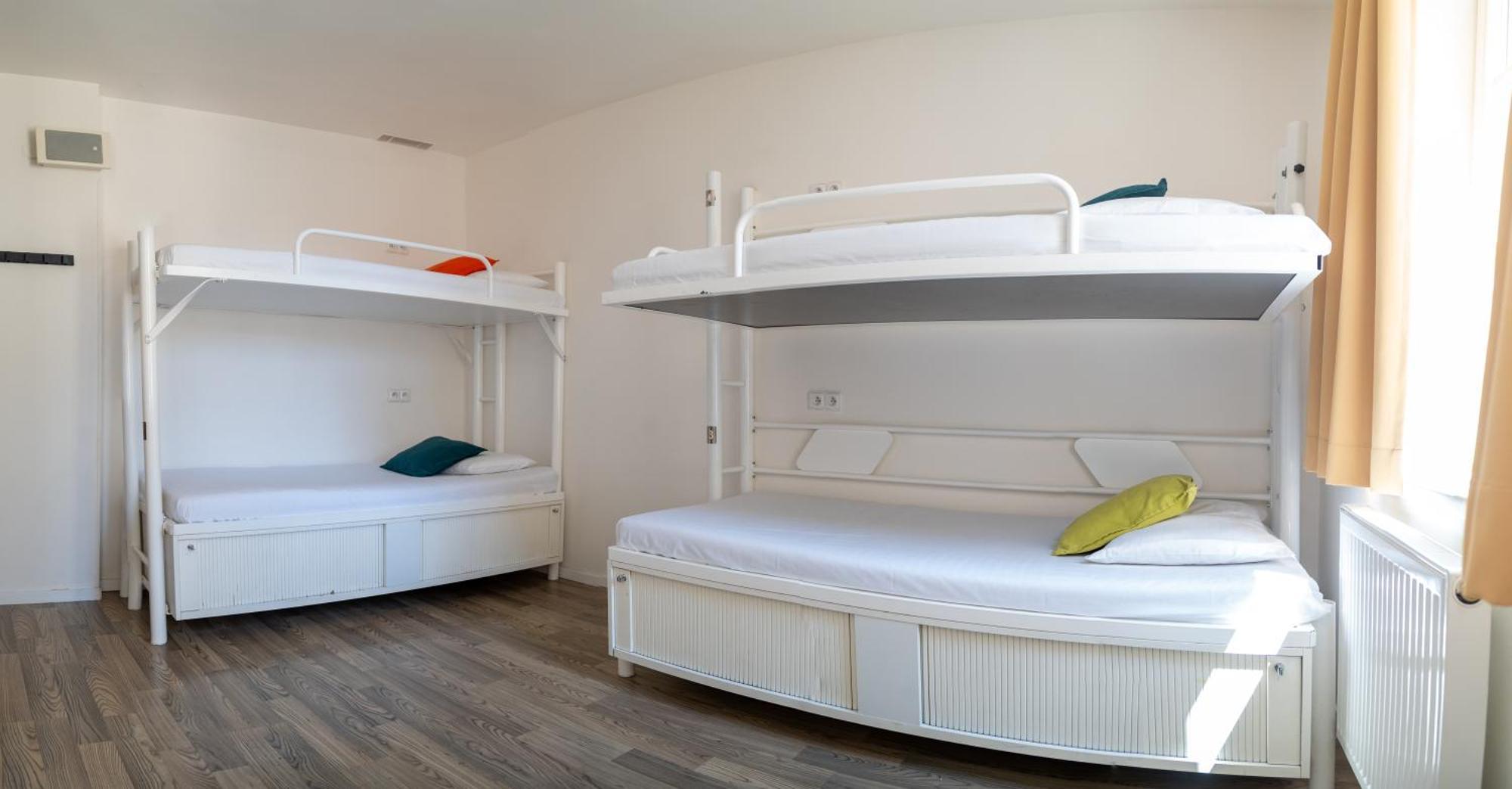 Safestay Prague Charles Bridge Hostel *