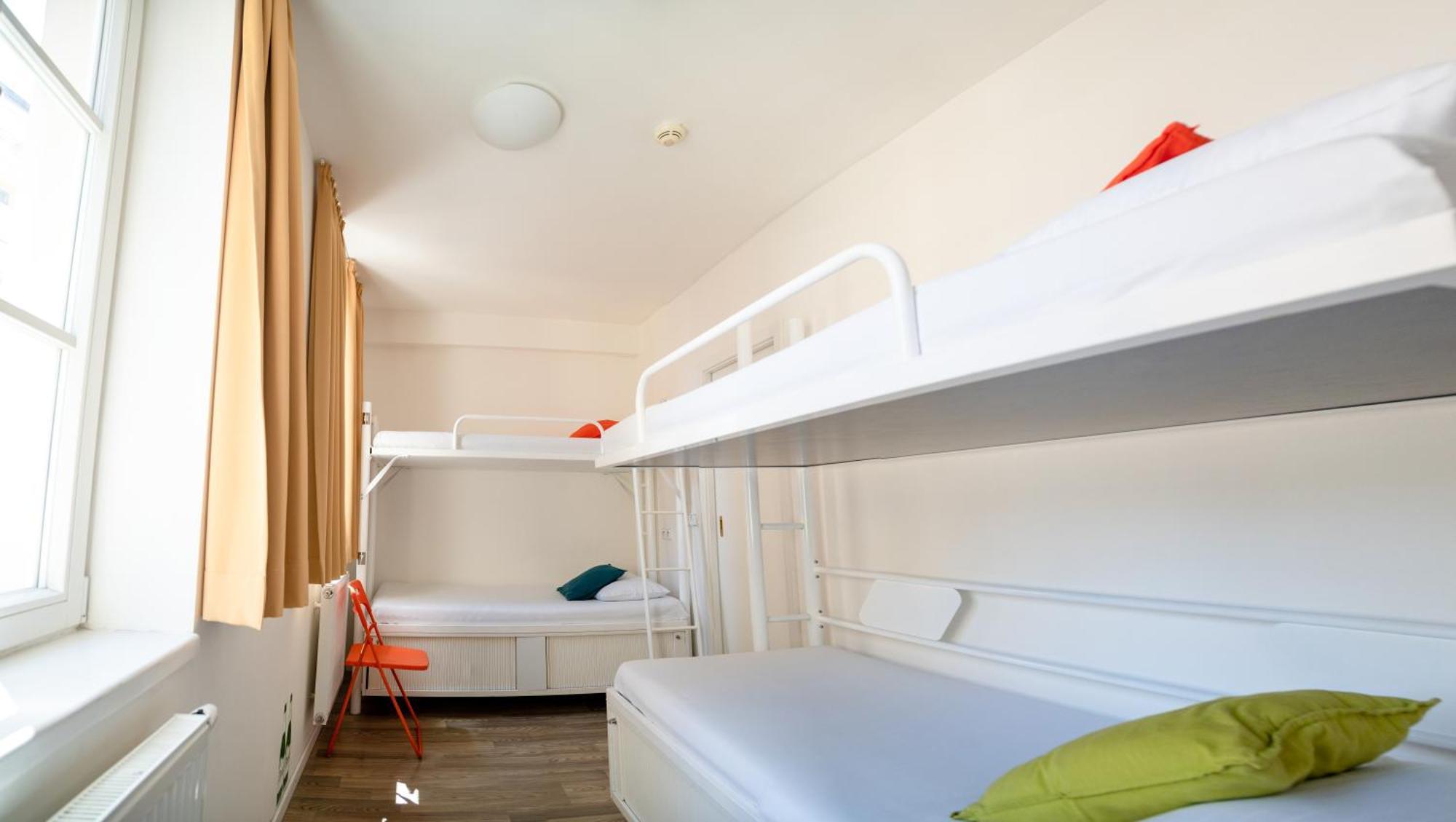Hostel Safestay Prague Charles Bridge *