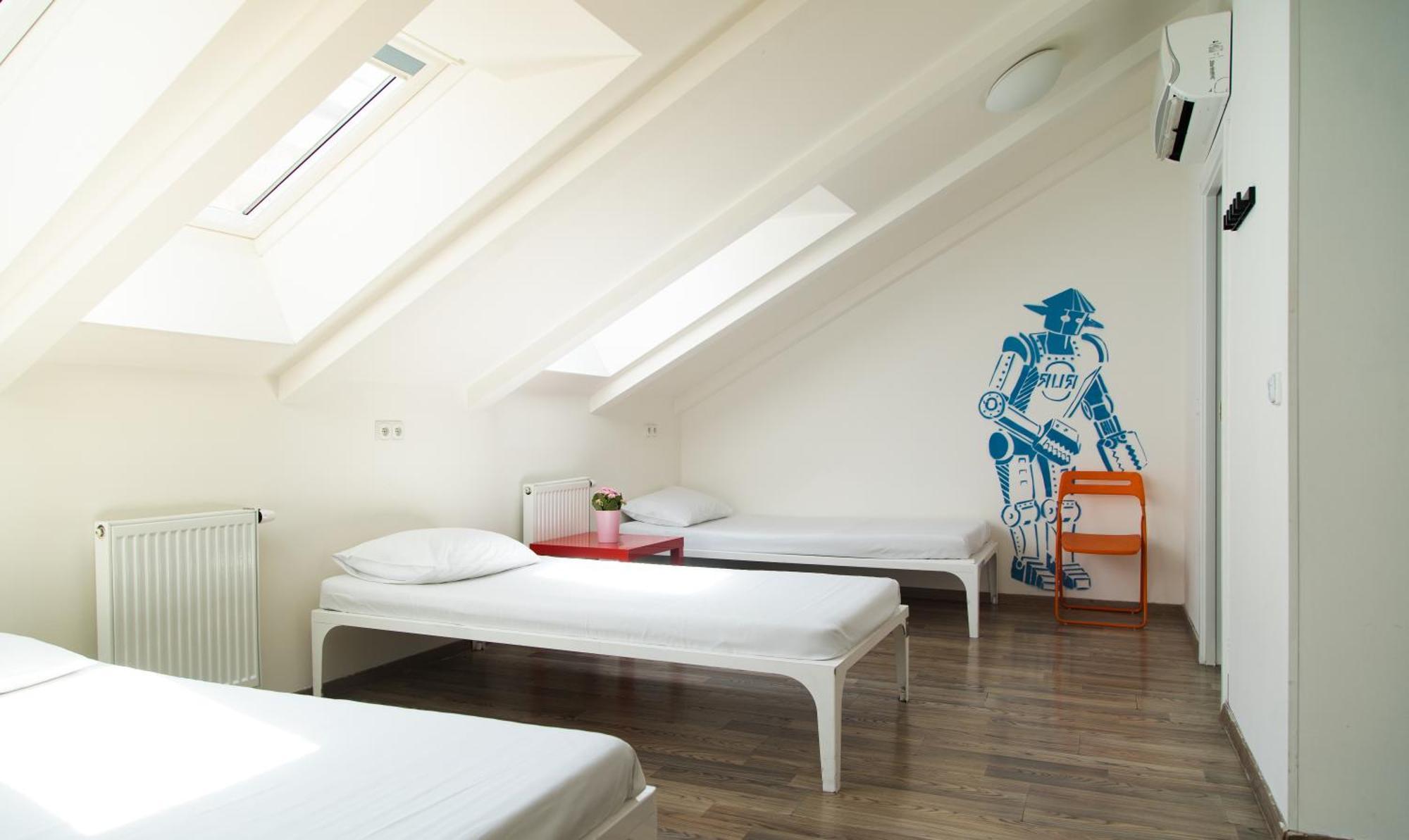 Hostel Safestay Prague Charles Bridge
