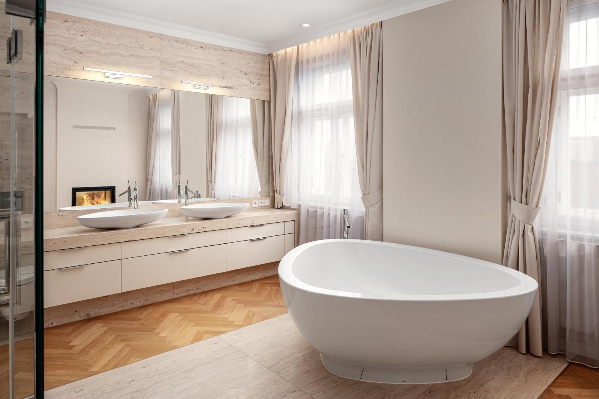 Aparthotel R16 Residences 5*