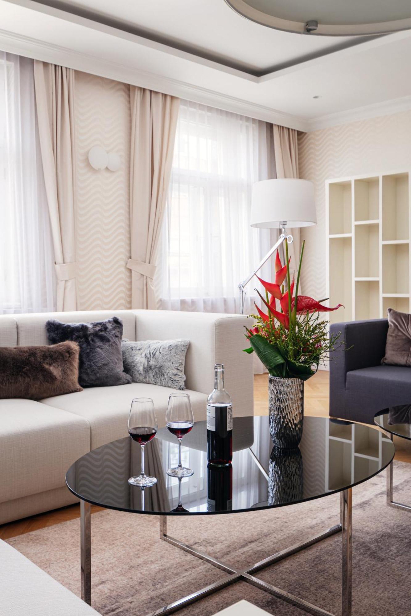 R16 Residences 5*