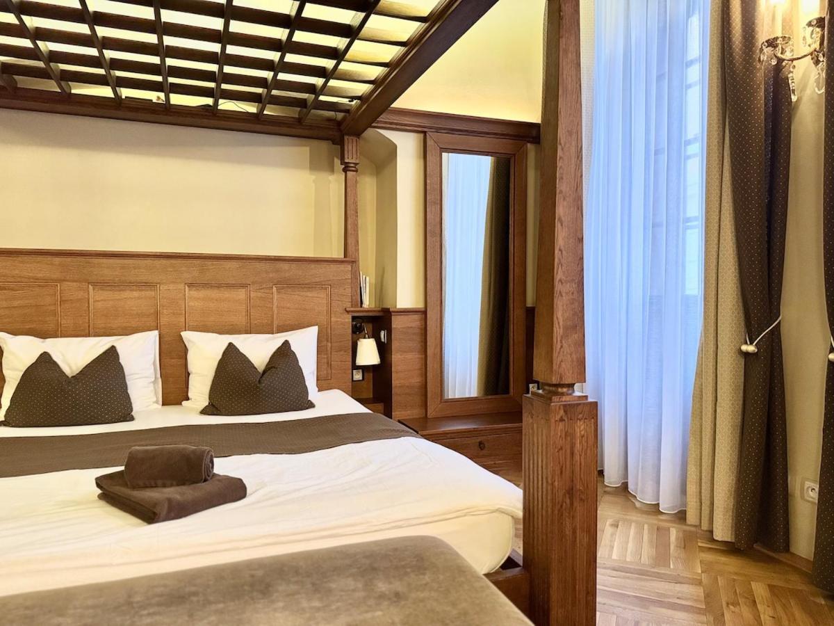 Apartment Traditional
