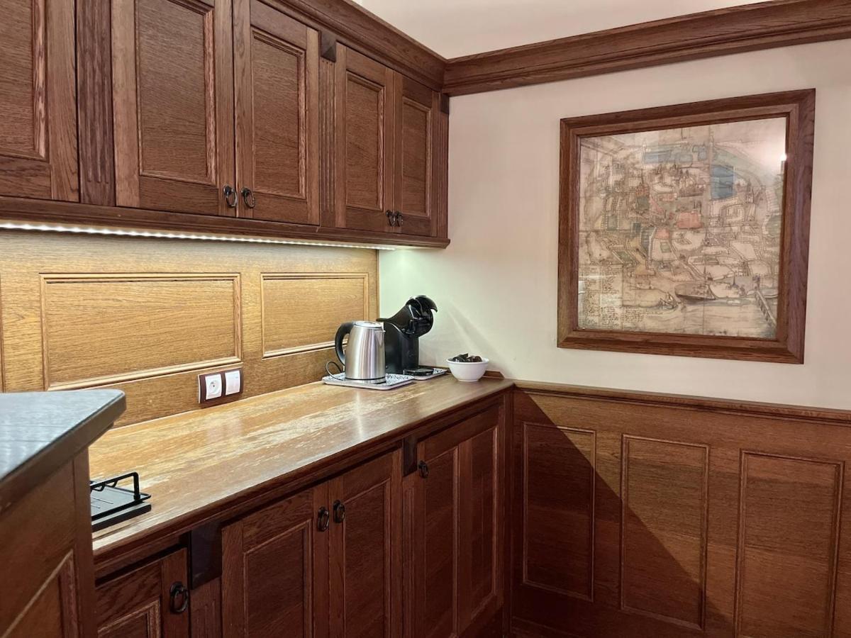 Apartment Traditional