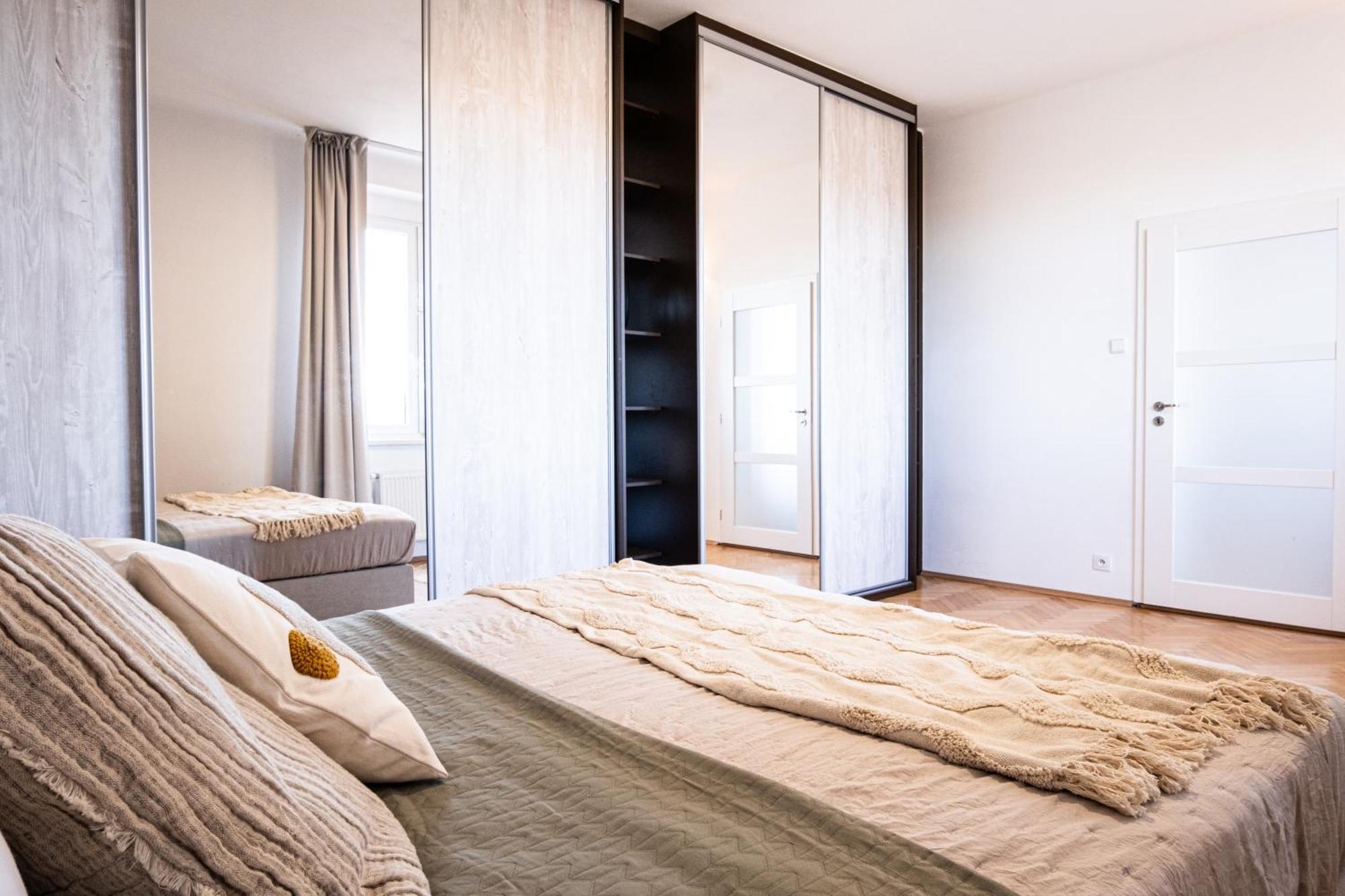 Trendy Holesovice Market 1 Bedroom Lejlighed *