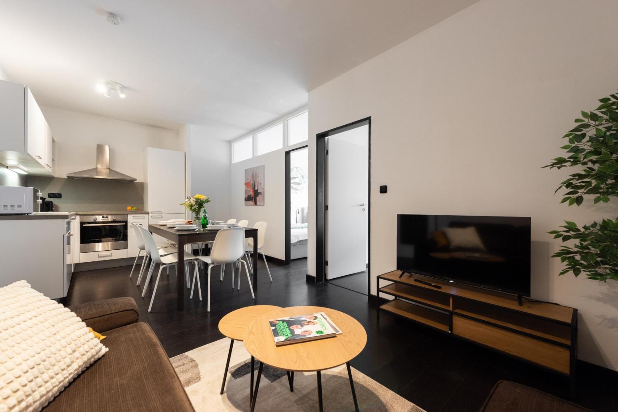 Spacious Near Karlin Square * Prag