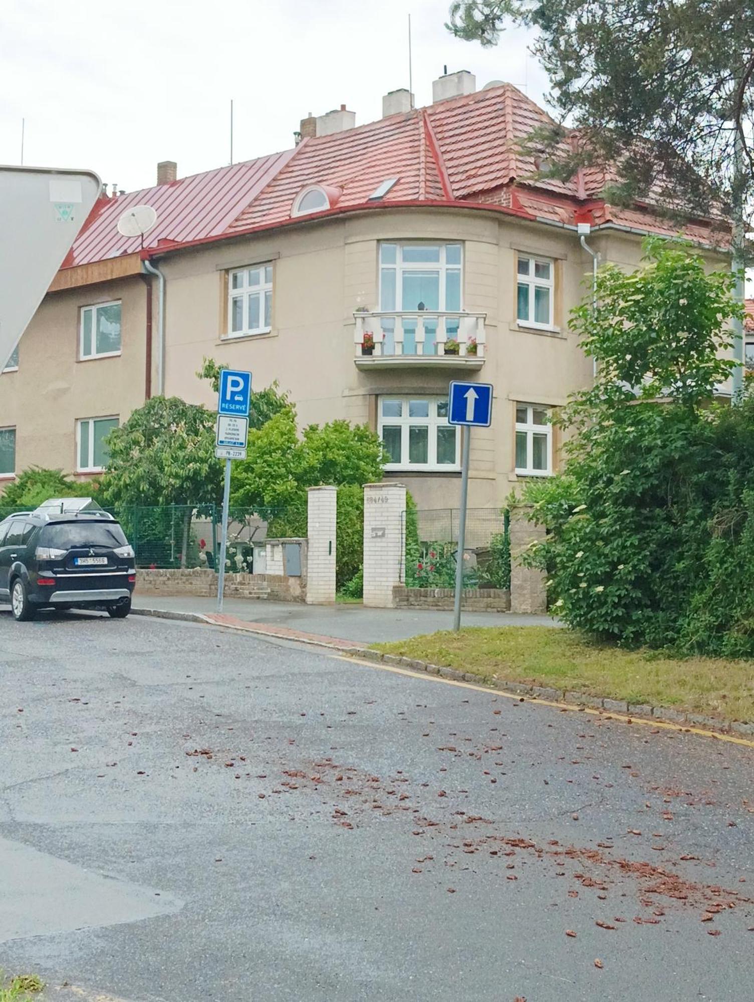 Sweet Kobylisy Lägenhet