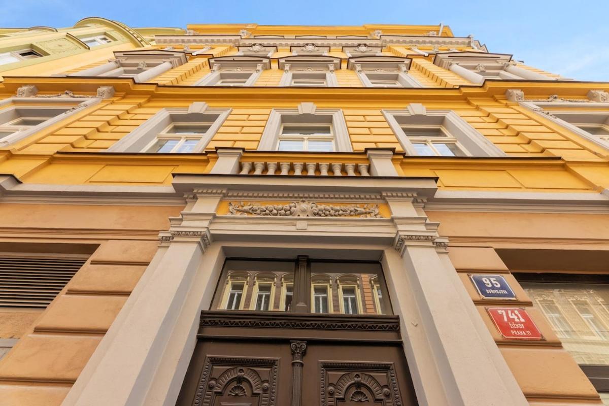 Lägenhet Sunset & Bloom Attic - Near Parks & Cafes Prag