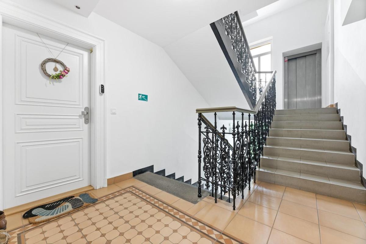 Sunset & Bloom Attic - Near Parks & Cafes Lägenhet Prag