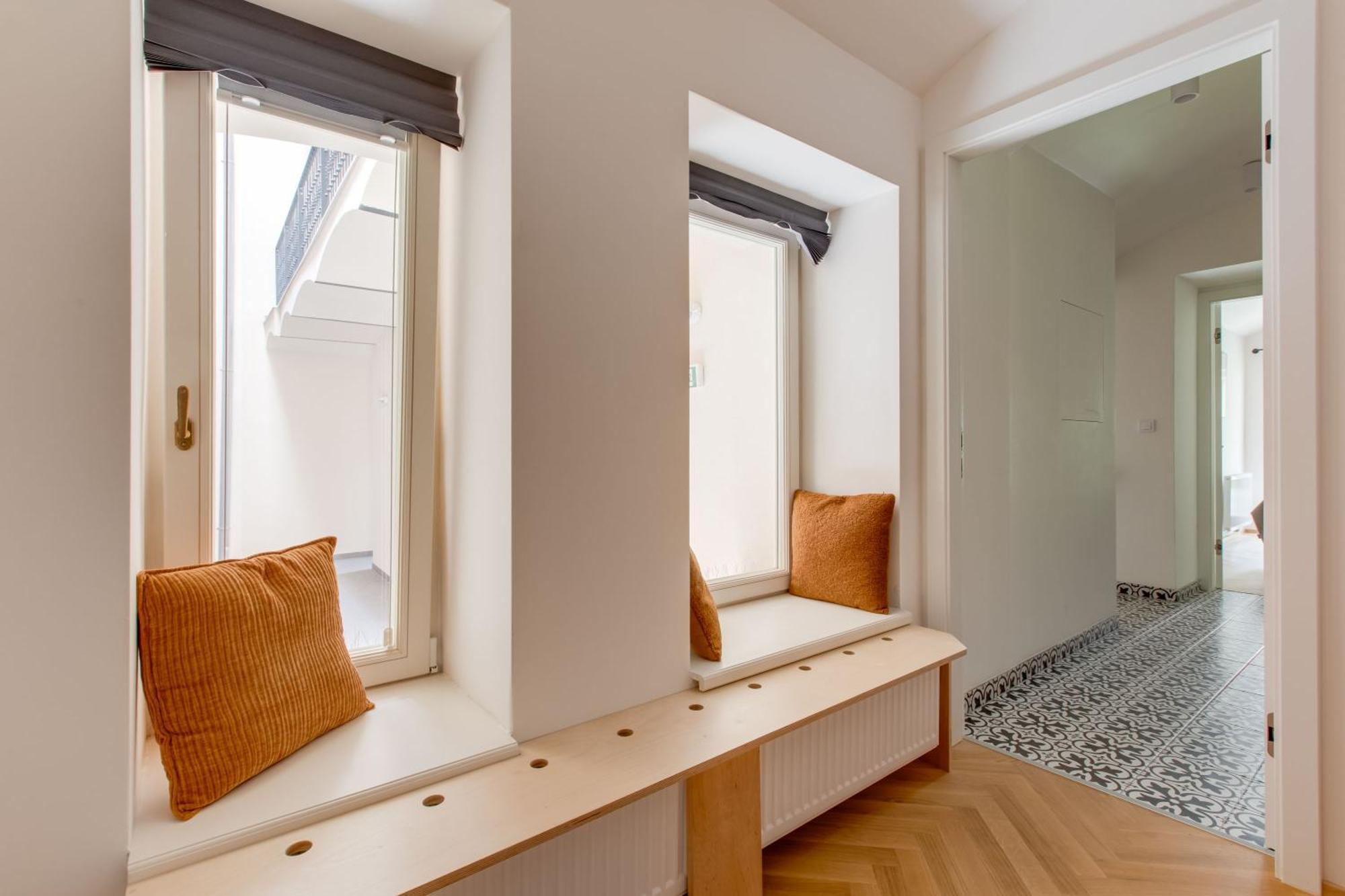 Visit Oomph * Prague
