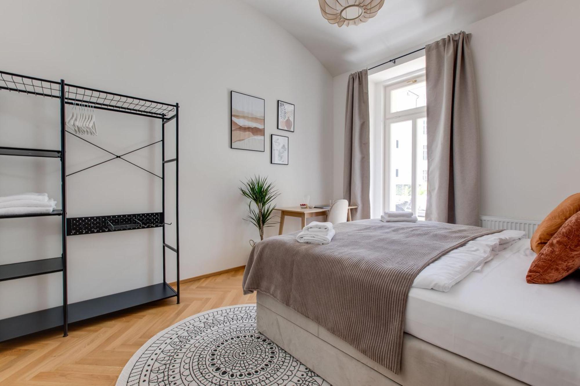 Apartment Visit Oomph *