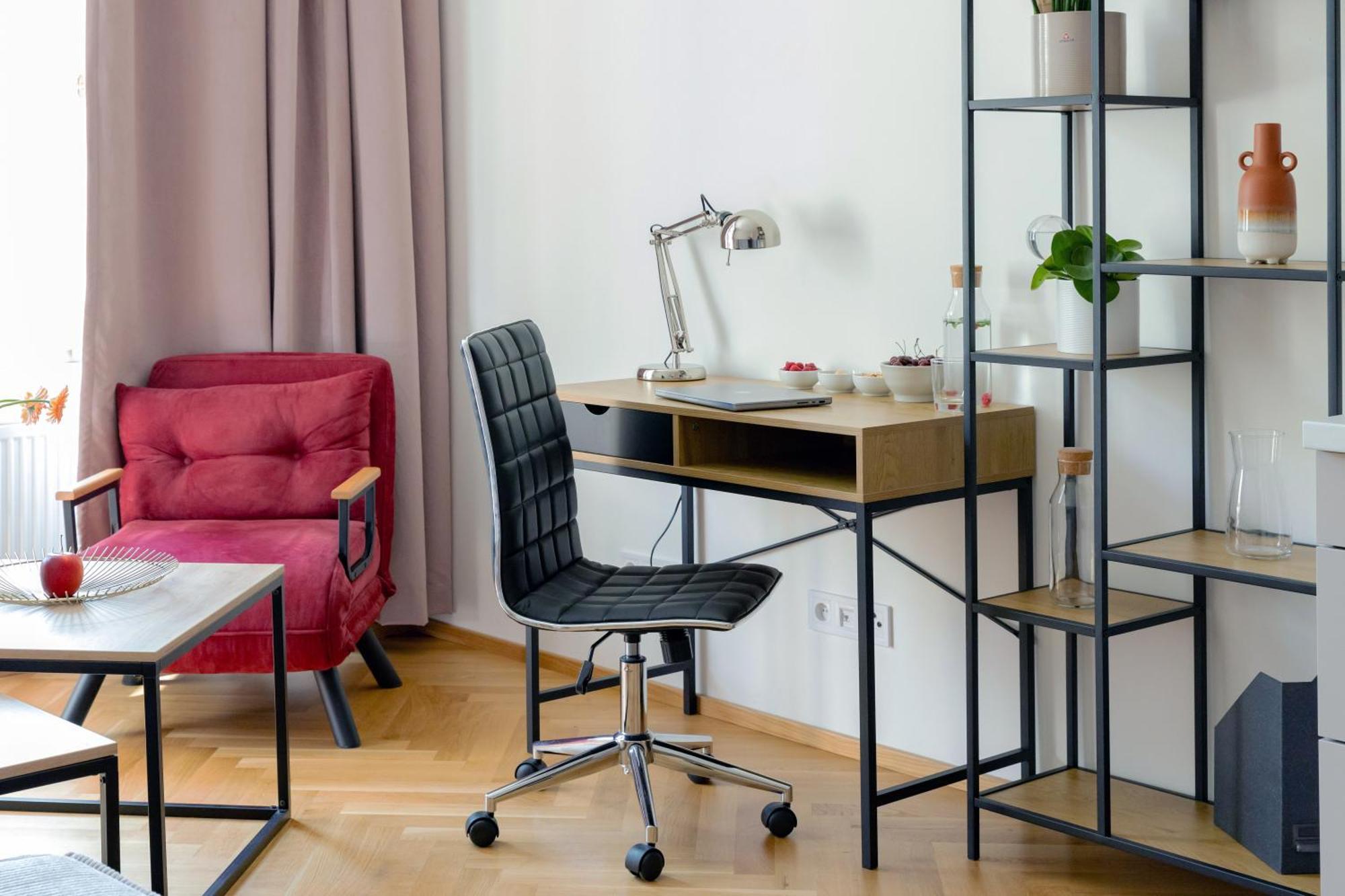 Apartment Visit Oomph *