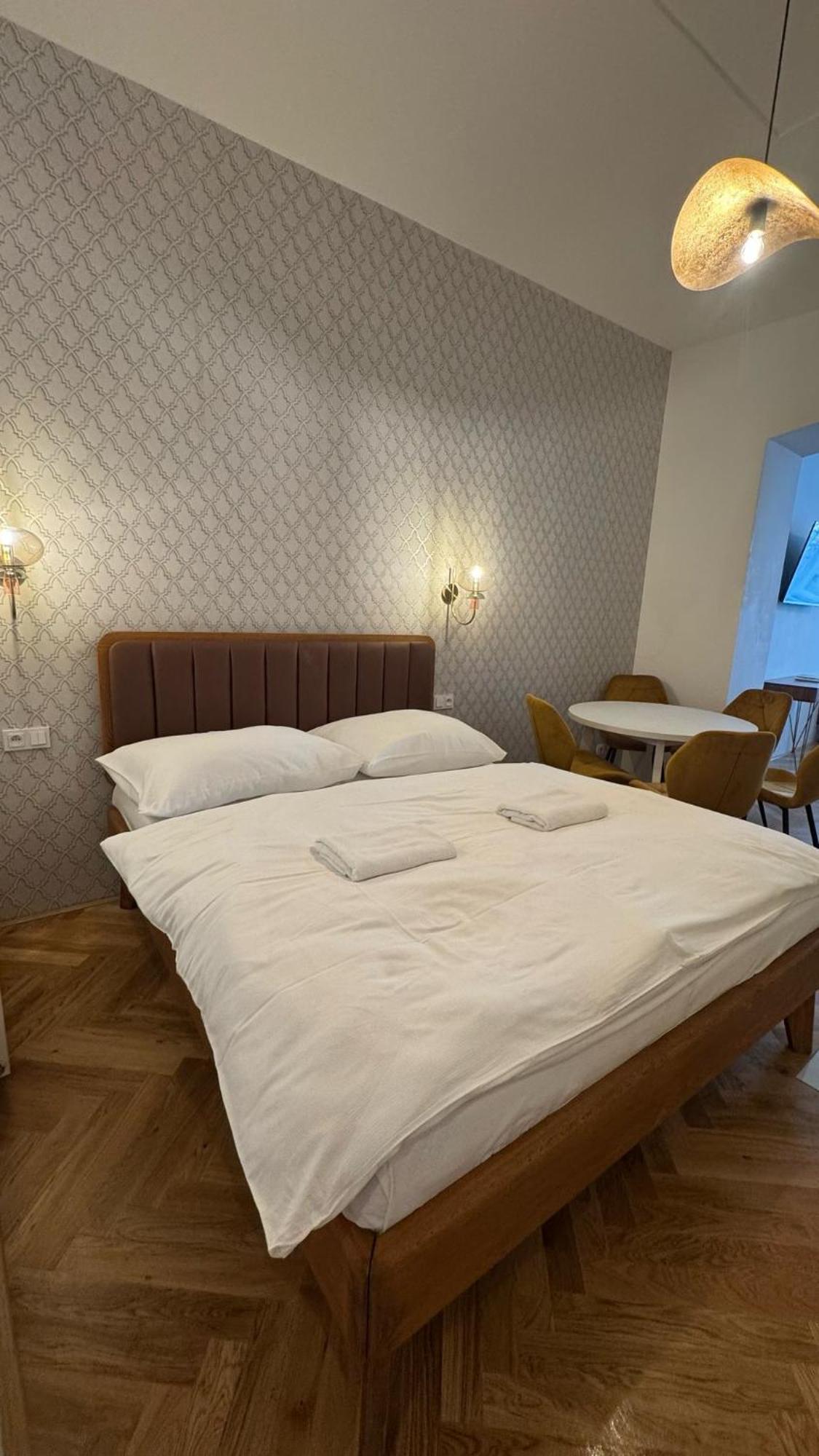 Hotell 16 -