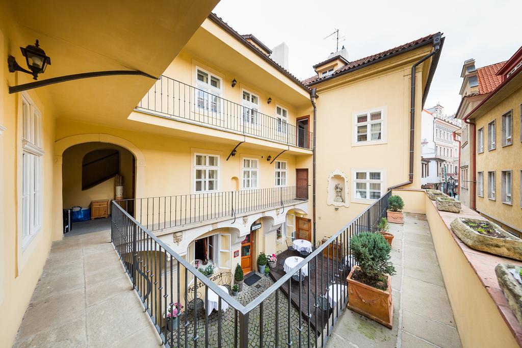 Boris' Apartments Old Town Square Lägenhet