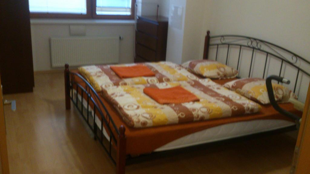 Mojmirova * Prag