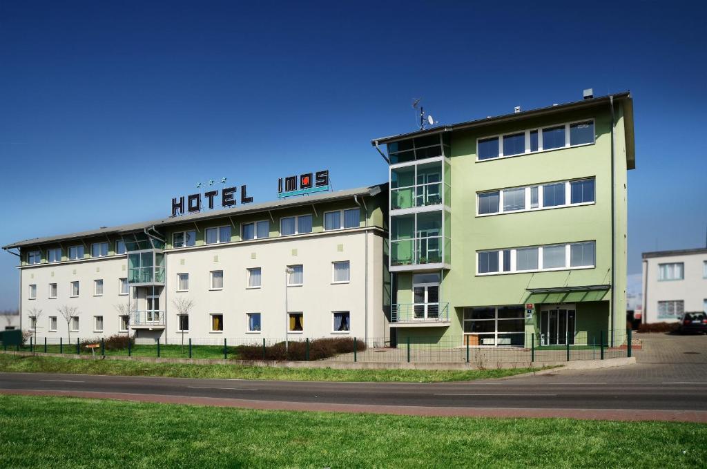 Imos Hotell 3*