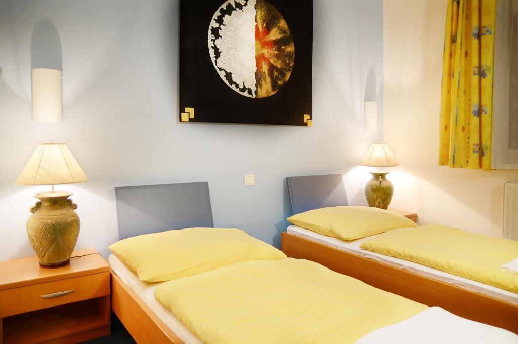 Imos Hotell 3*