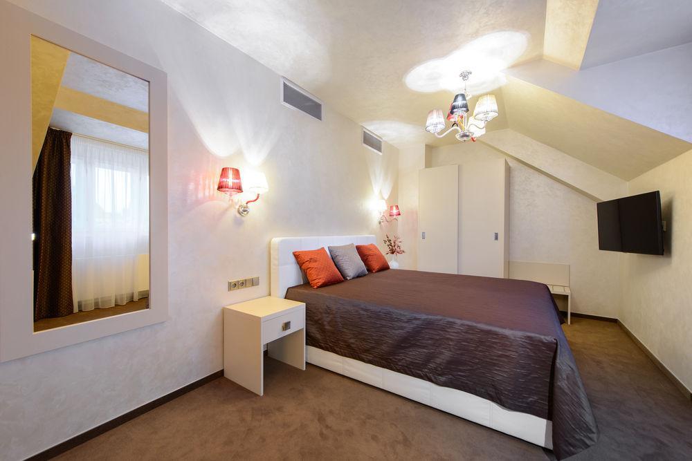 Hotel Mysterius Carnival