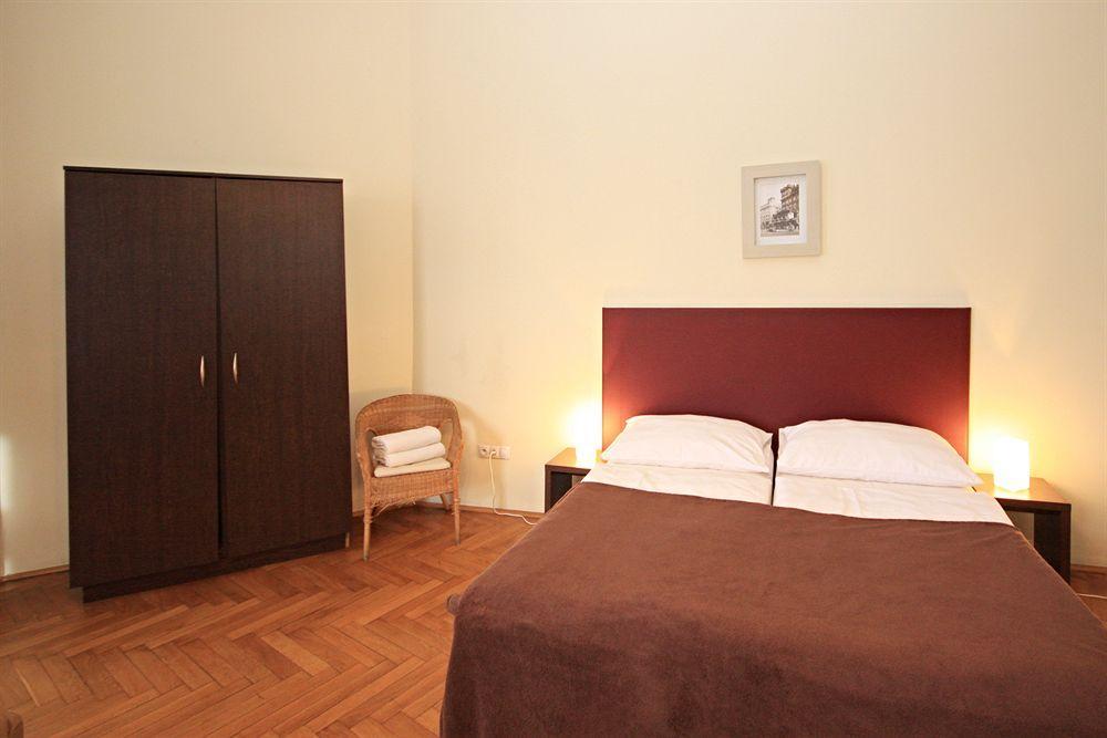 Leo Old Town Apartment *