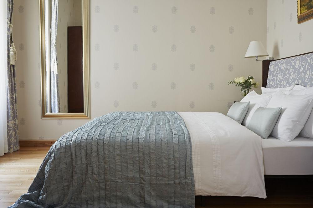 Almandine 4* Prague