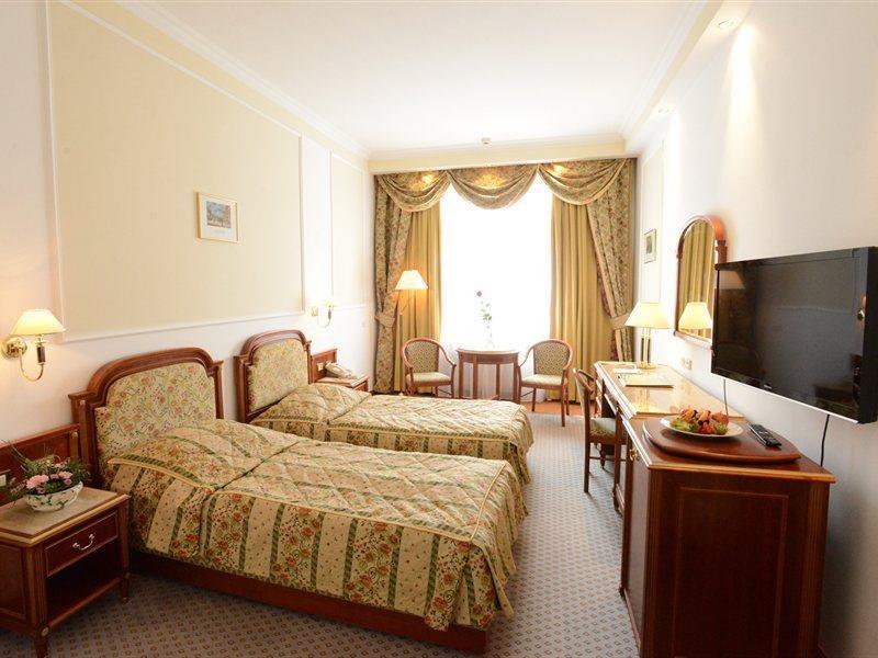 Hotel Ambassador Zlata Husa
