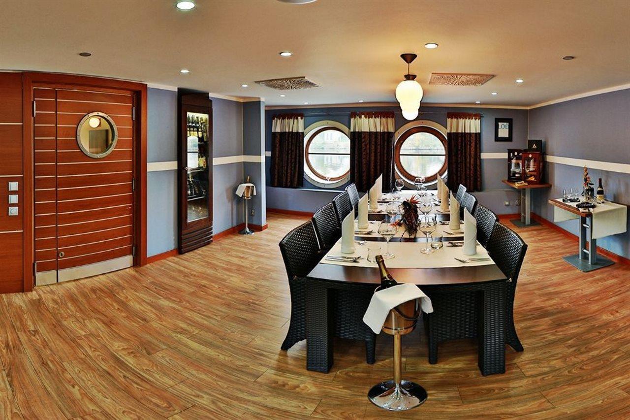 Rohan Boat Prag