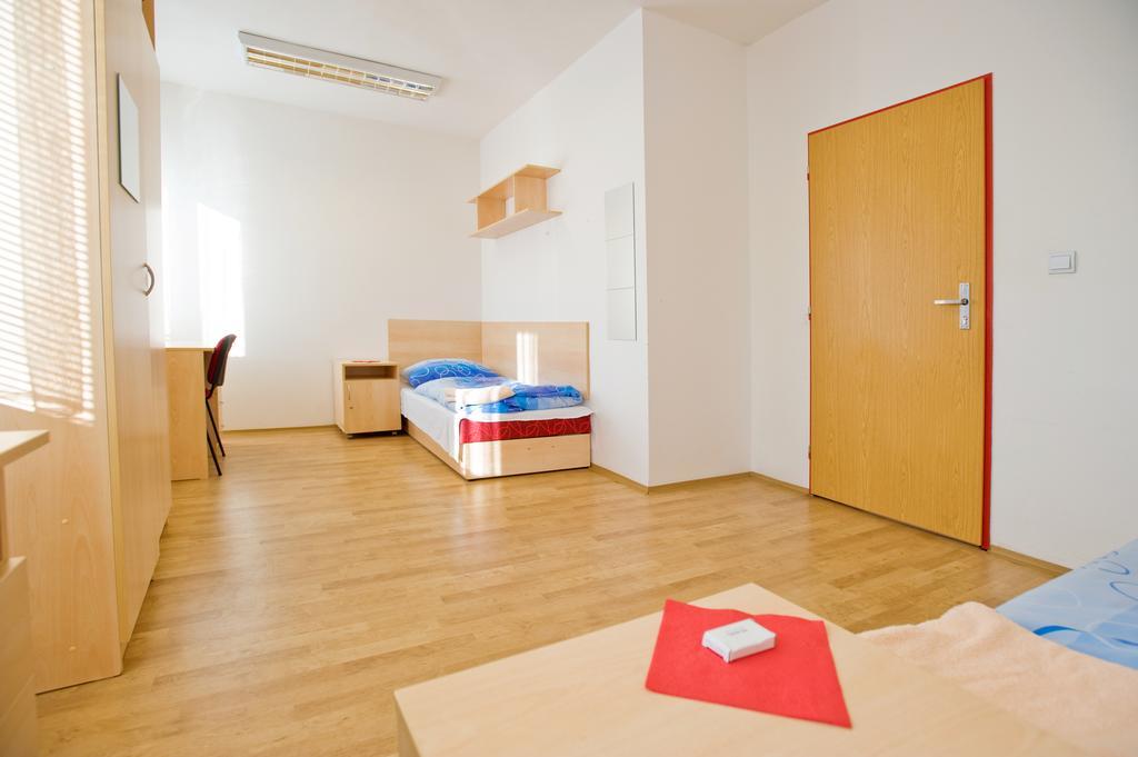 Hotell University Hotel 2*