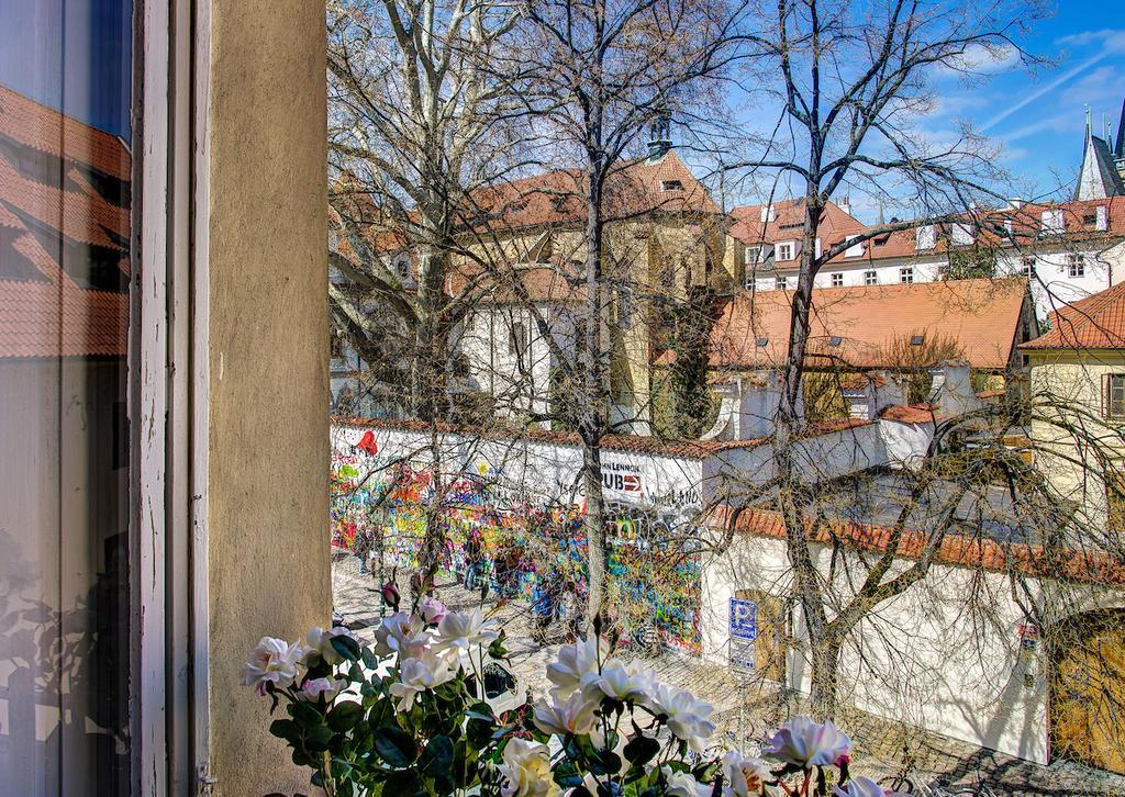 Temporary * Praha