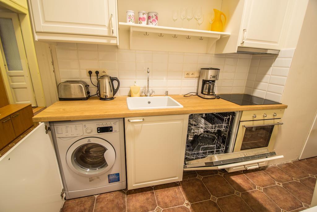 Colonial Ruterra 2bdr Apartment Prag