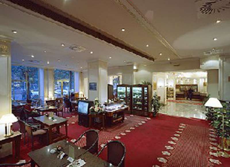Ambassador Zlata Husa Hotel