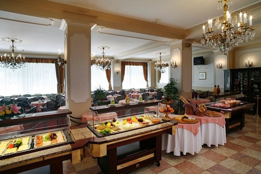 Ambassador Zlata Husa 5*