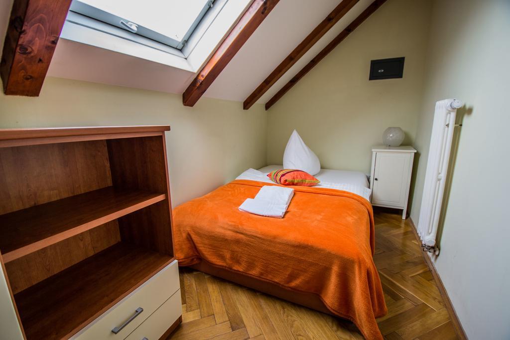 Ruterra Red Roofs View With Garage Lejlighed Prag